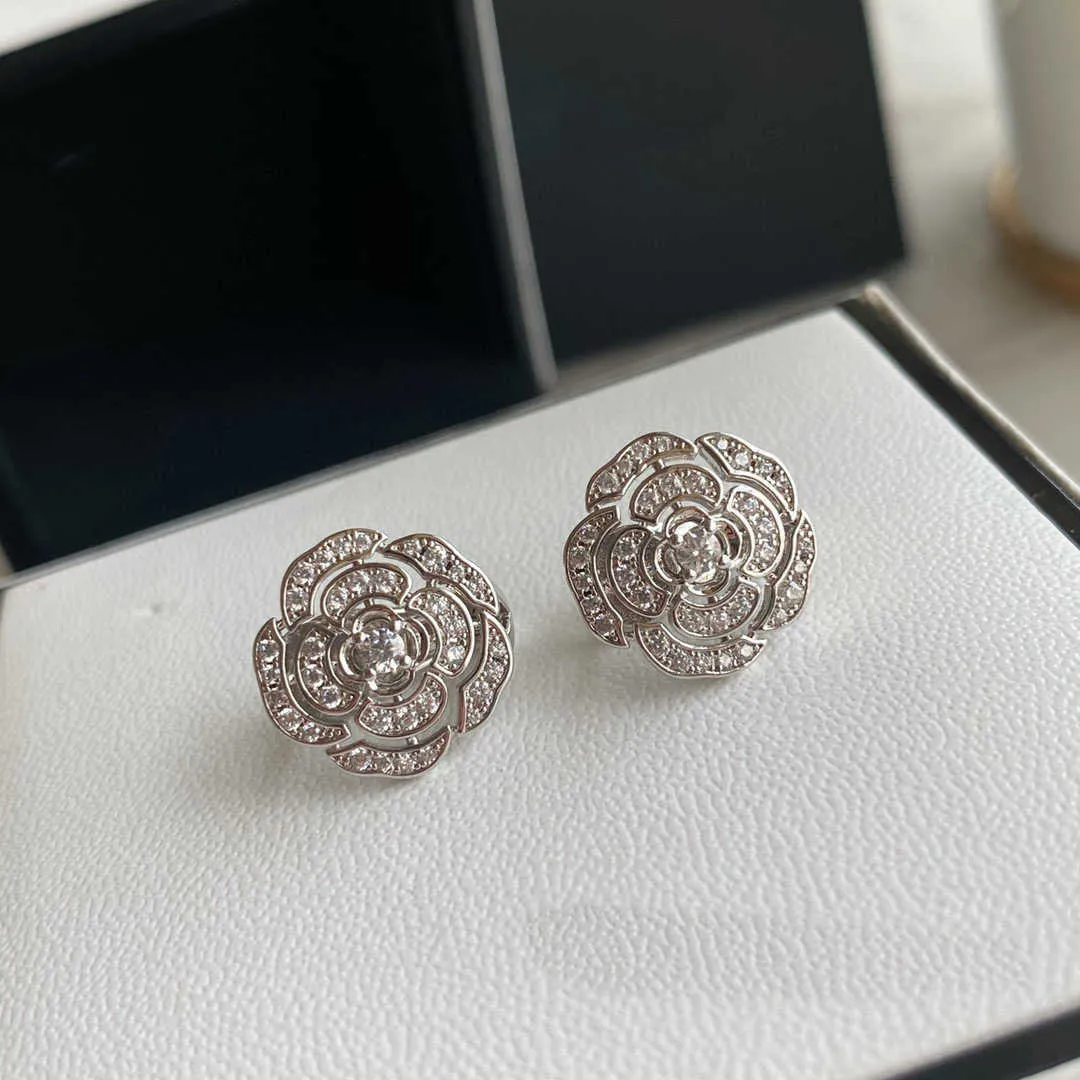 2022 Marque Pure 925 Boucles d'oreilles en argent sterling Rose Gold Flower Camellia Clip Design Boucles d'oreilles Diamant Fine Luxe Top Qualité Lady4499608