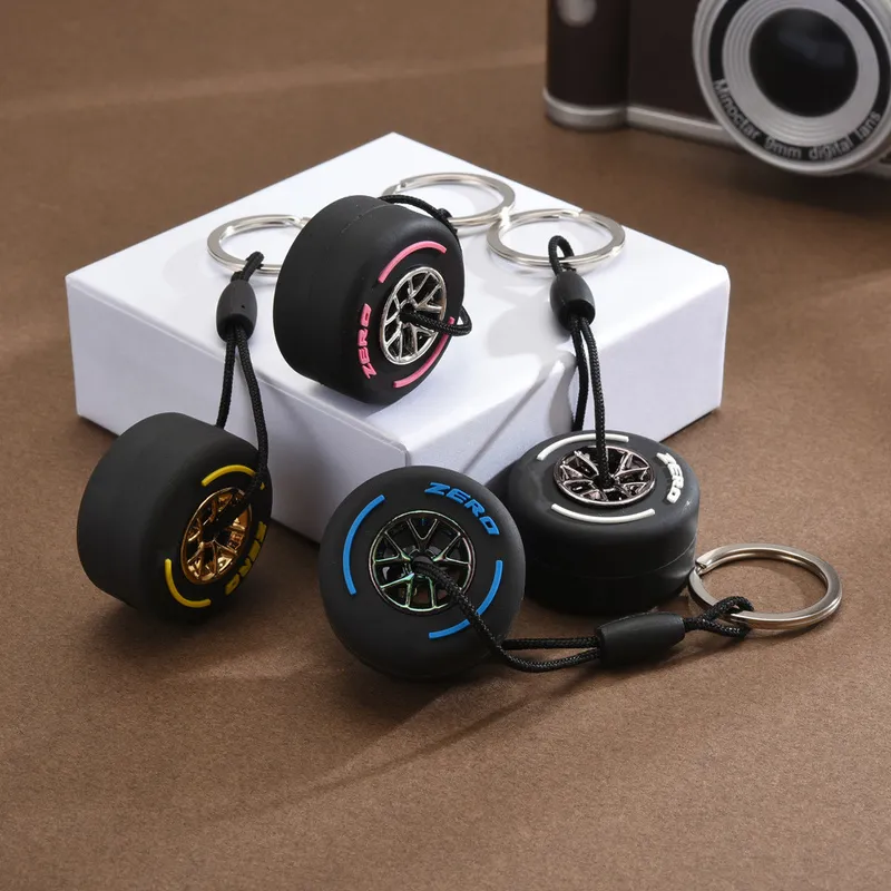 Box und 4 Stück Rennreifen-Set Schlüsselanhänger Luxus Mini Simulation Reifen Anhänger Männer und Frauen Auto Schlüsselanhänger Ring Geschenk für Freund 220228