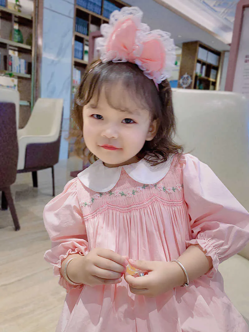 아기가 긴 소매 키즈를위한 아기가 웃는 드레스 핑크색 작업복 자수 드레스 피터 팬 칼라 어린이 빈티지 스페인어 의류 210615