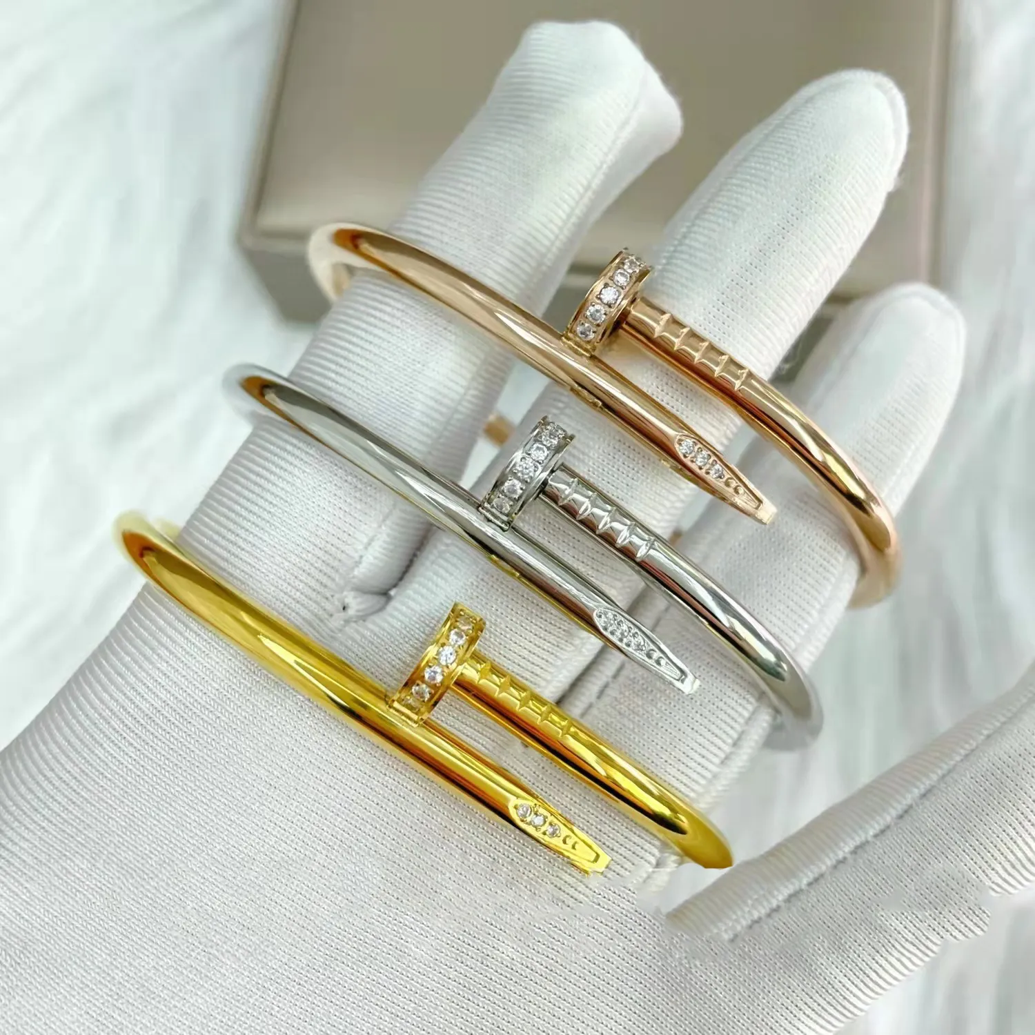 Modedesigners armband charm Bangle smycken högkvalitativ klassisk mäns armband icke -blekande smycken gåva för män och kvinnor