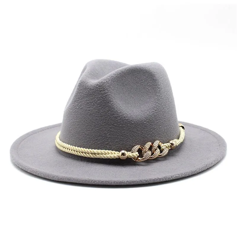 cappelli fedora donna cintura in metallo con catena a catena cintura di lusso berretto jazz a tesa larga chiesa solida eleganti cappelli da donna primaverili in feltro bianco nero