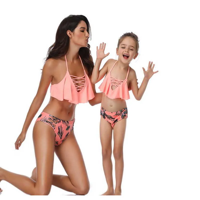 Família de verão Matching Swimsuit Sets Floral Halter Ruffles Triângulo de Biquíni Troncos Mãe Filha E0121 210610