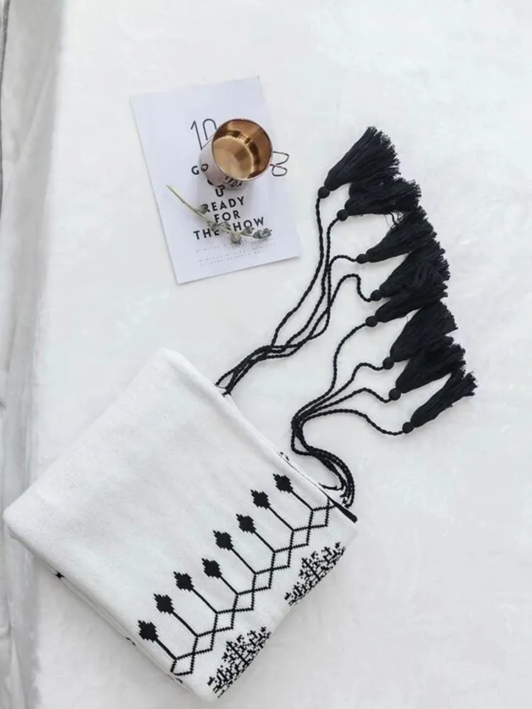 Jeter couverture Style nordique décoration de la maison gland couvre-lit doux canapé couverture classique noir blanc coton tricoté couverture