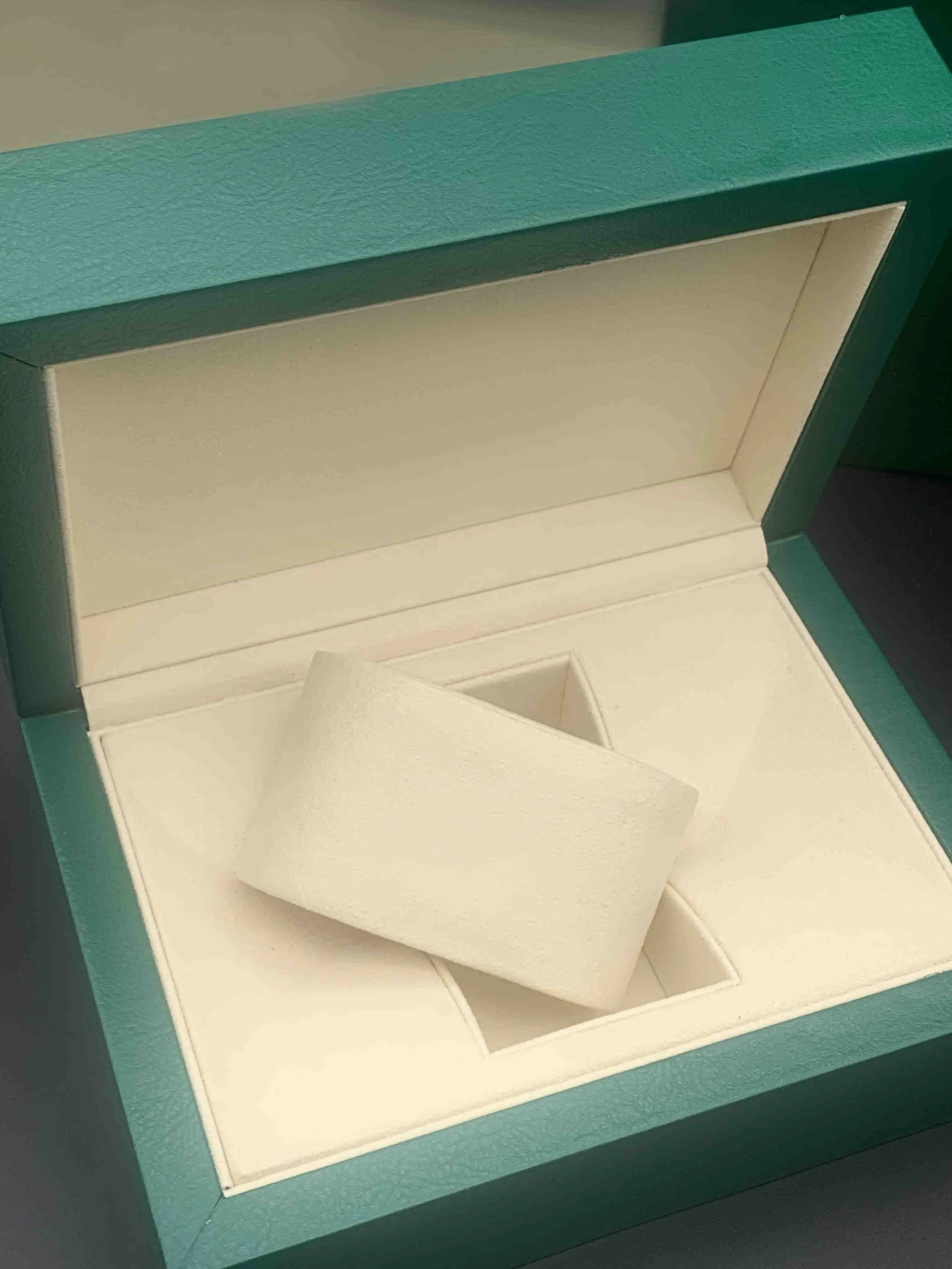 Oryginalne zielone drewniane pudełka Prezent można dostosować Model Numer seryjny Mała etykieta anty-kumpla karta obserwowana Boszur FIL288M