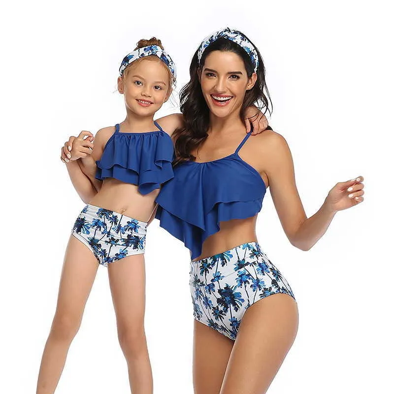 Summer Family Matching Swimsuit 2 stks Sets Zwart Blauwe Halter Bikini Floral Driehoek Zwemmen Broek Moeder Dochter E2014 210610