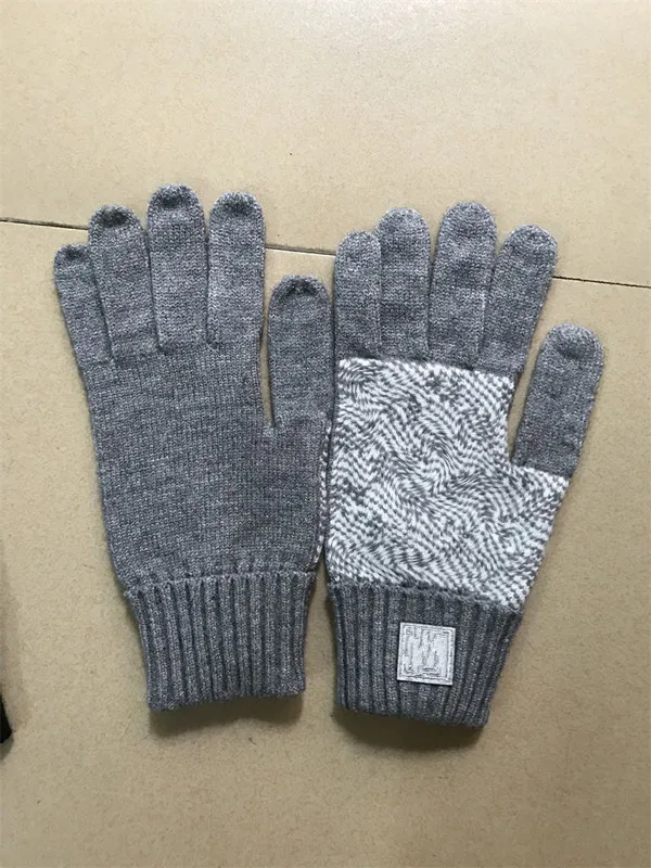 2021HH Knit Autumn Solid Color Gloves European och American Designers for Men Womens Touch Screen Glove Winter Fashion Mobile SMAR253G