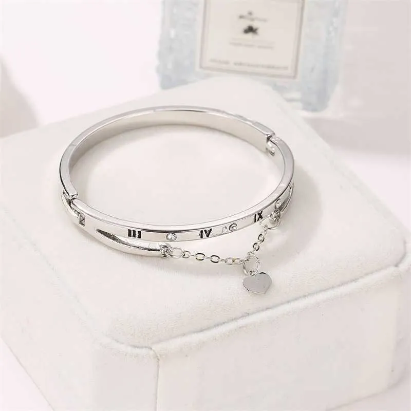 Liebe Römische Ziffer Armreifen für Frauen Quaste Pfirsich Herz Charme Temperament Koreanische Armband Schmuck Pulseras Mujer Moda 20216831685