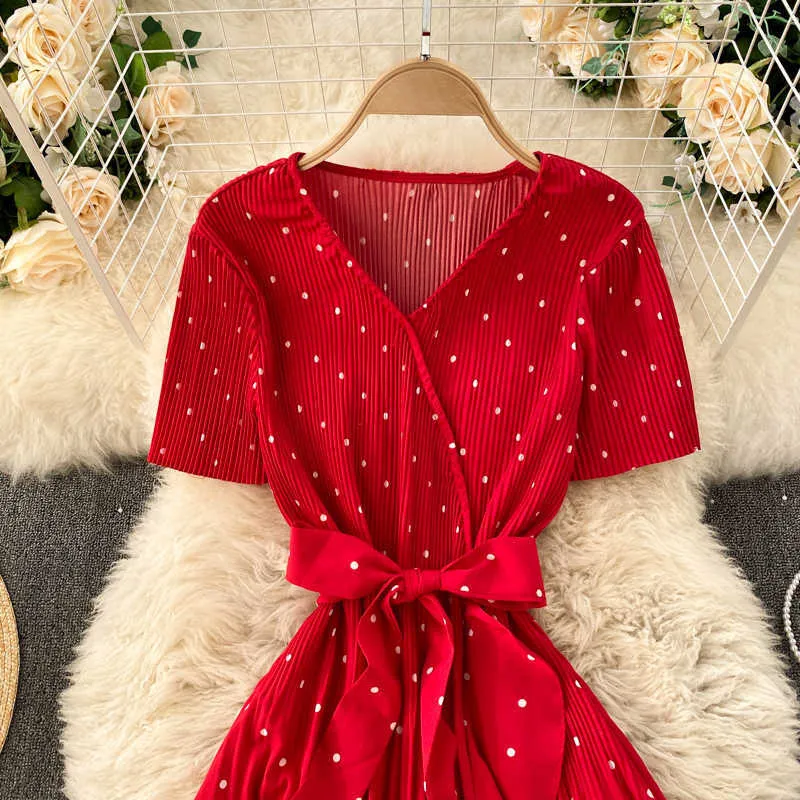Czarny / biały / czerwony polka kropka nieregularna plisowana długa sukienka kobiety vintage v-neck z krótkim rękawem Wzburzyć Vestidos Wiosna Lato 2021 Nowy Y0603