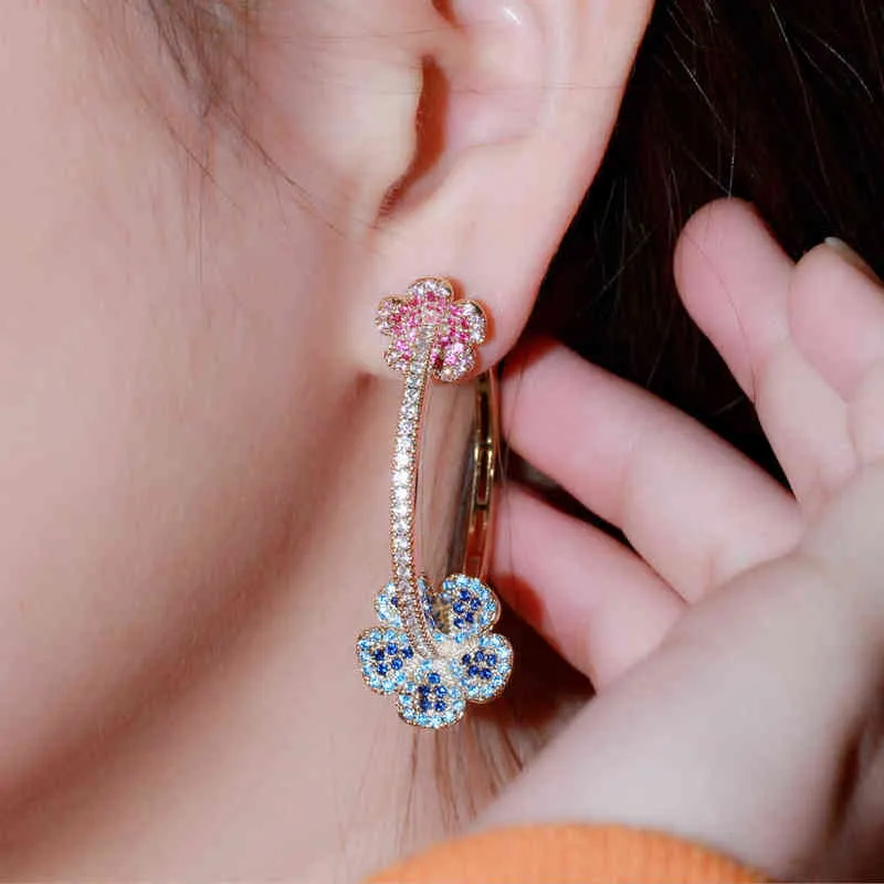 COUCHE CWWZIRTONS Créateur Élégant Micro Pave Bleu Cz Lumière Coulée Gold Couleur Boucle d'oreilles à fleurs rondes pour femmes Cadeau de bijoux CZ810 211231