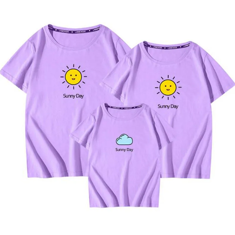 Été famille Look correspondant tenues T-shirt vêtements mère père fils fille enfants dessin animé impression soleil nuage 210521
