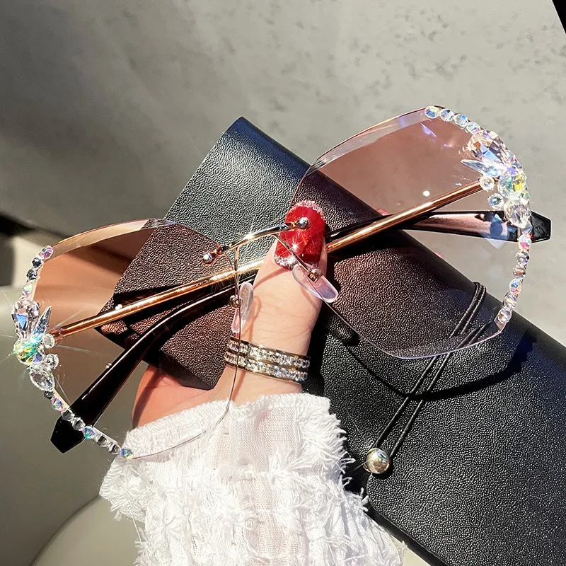 ダイヤモンド固定サングラス女性のファッションサングラス水ドリル薄いカットエッジ潮吹きアンチ紫外線韓国語バージョン