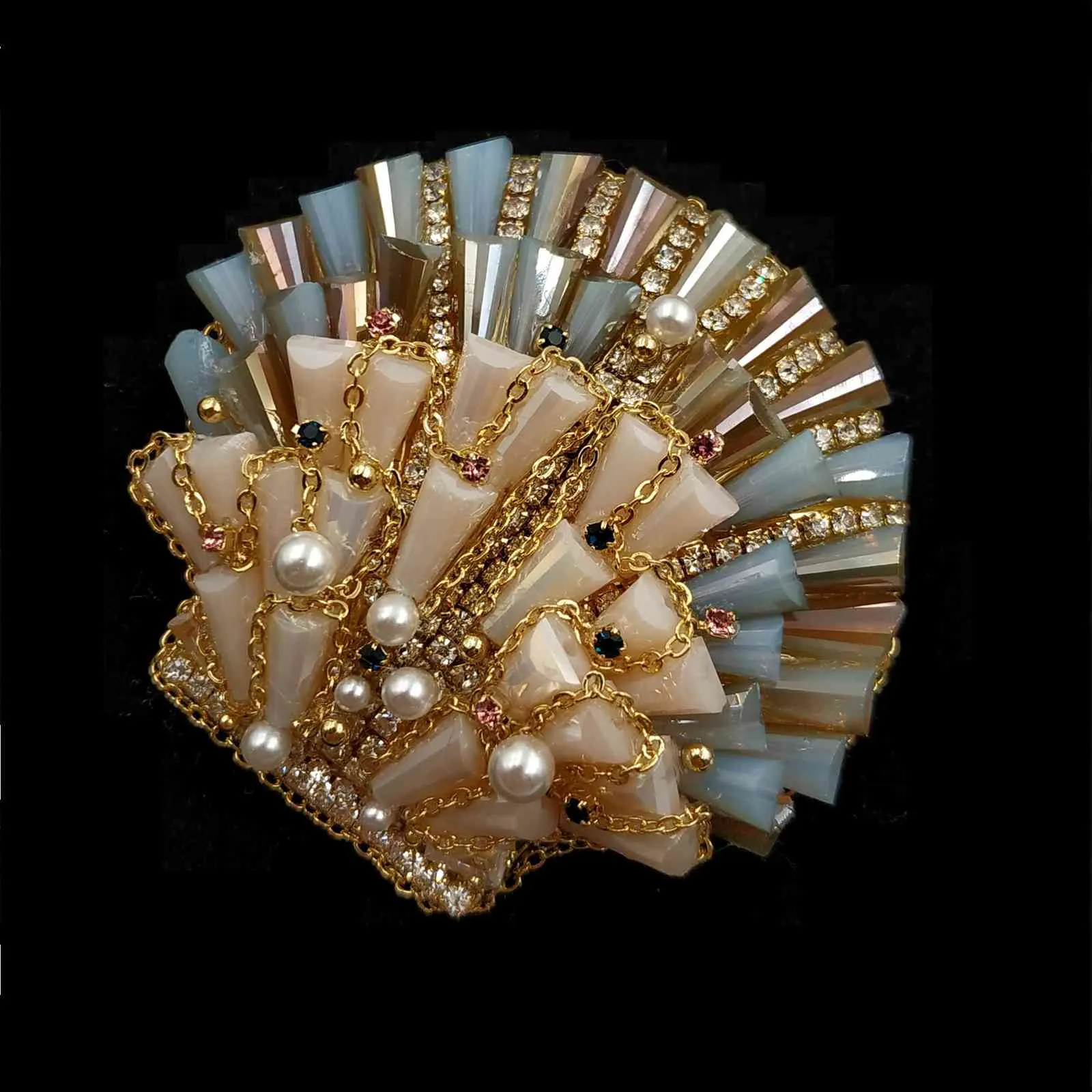 ゴージャスなゴールデンチェーンミニ模造真珠カラフルなバゲット形の石のシーシェルブローチとピン女性のビーチギフトジュエリー