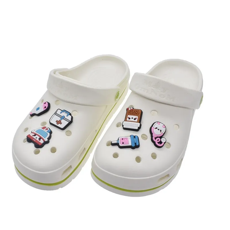 / Charmes de chaussures originales Jeu Doctor PVC Croc Accessoires Décorations Cartoon JIBZ Charm Boucle pour Kids Party Xmas Gif258f