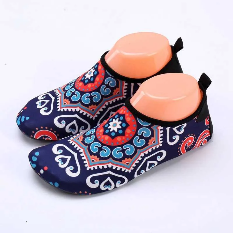 Chaussures de randonnée Chaussures aquatiques à séchage rapide pour femmes Sneaker pour enfants Natation Surf Pantoufles de mer Chaussures d'eau de plage pliables souples HKD230706