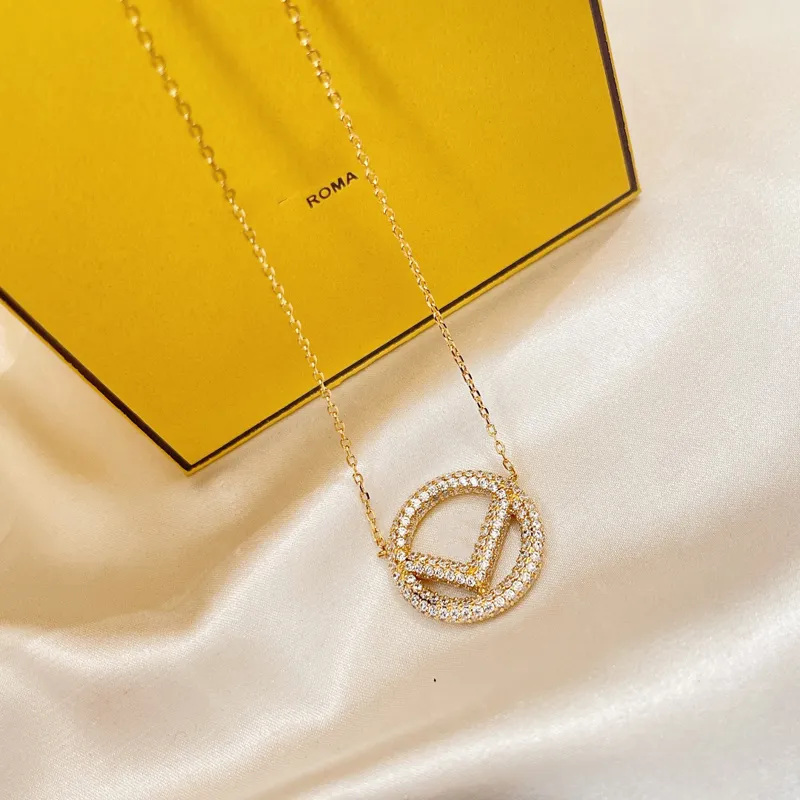 قلادة مصممة أزياء F مصممين قلادة الهدية البرسيم للنساء العلامات التجارية للمجوهرات الحب قلادة الذهب
