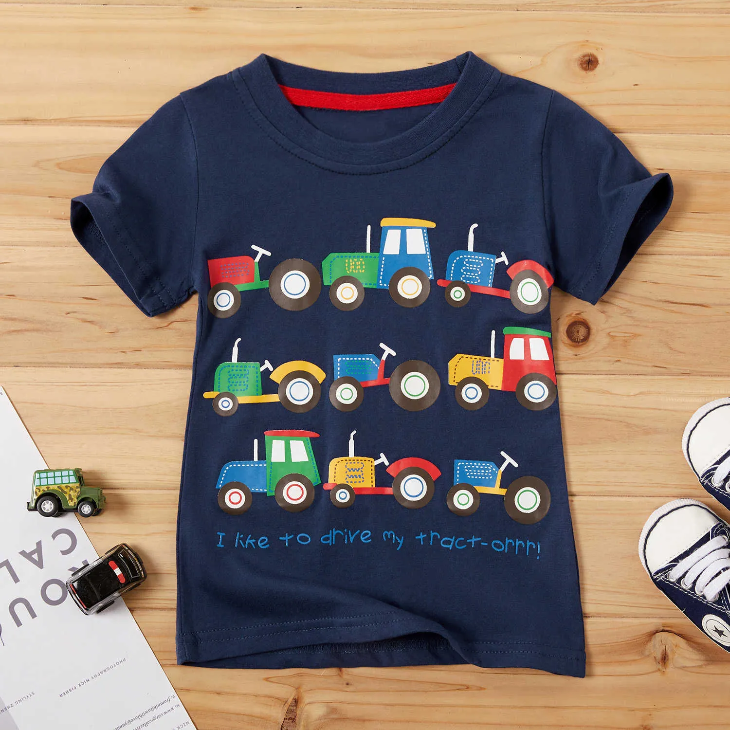 Casual Lovely Tractors Imprimer T-shirt à manches courtes pour bébé et tout-petits garçons Vêtements pour enfants Été Imprimé Car Tops 210528