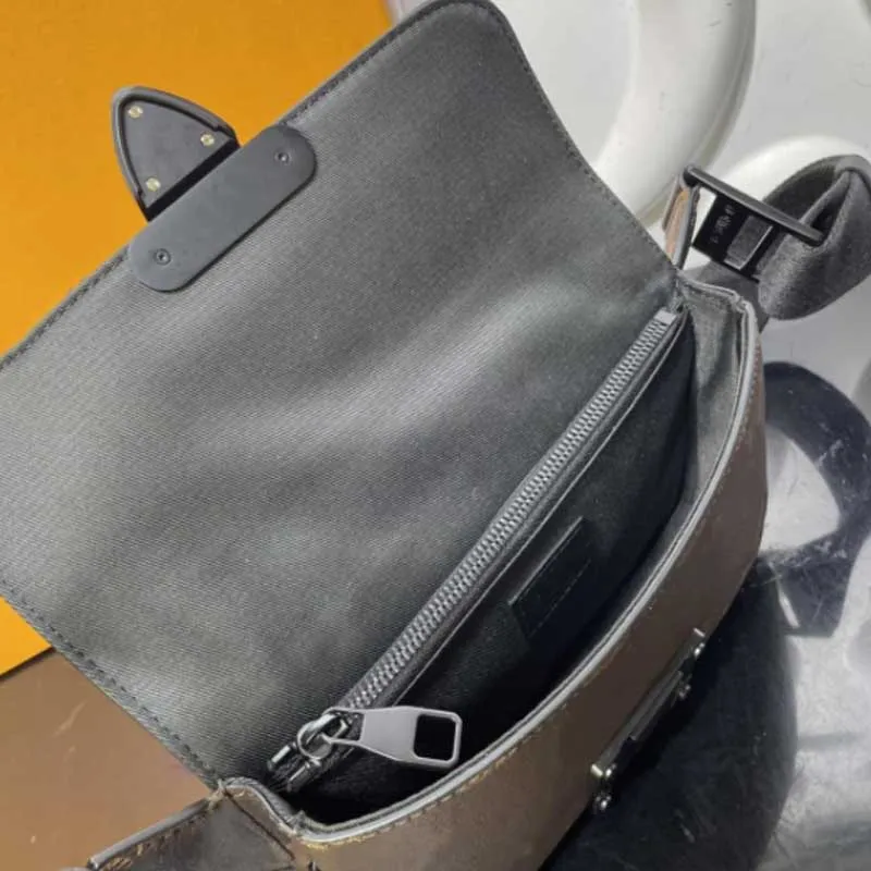 MENS OCH WOMENS Fashionabla Messenger Bag Högkvalitativ läder i midjor Axelmynt Purse Fashion Designer Handväska 45807239N