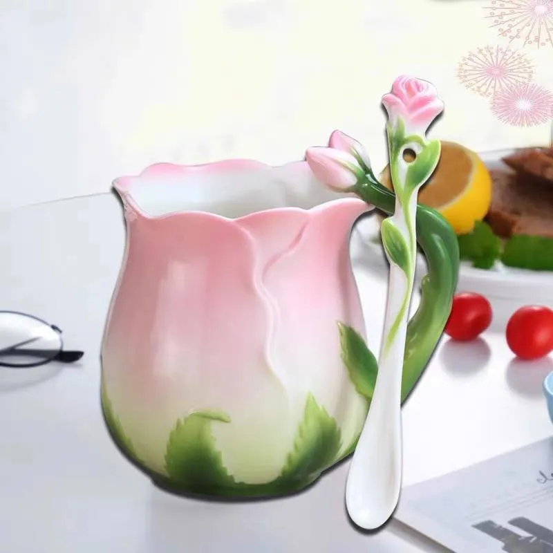 Kopjes Schoteltjes Europese Stijl Emaille Keramische Koffiemok Creatieve 3D Rose Bloemvorm Theekopjes Pastorale 4 Kleuren Ontbijt Melk Wit340a