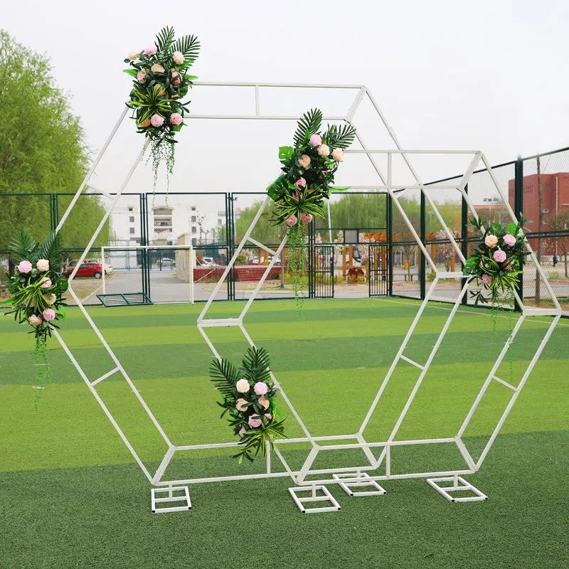 Dekorativa blommor kransar jarown smidesjärn hexagonal båg ram bröllop scen bakgrund blommor dekoration hemfest skärm223m
