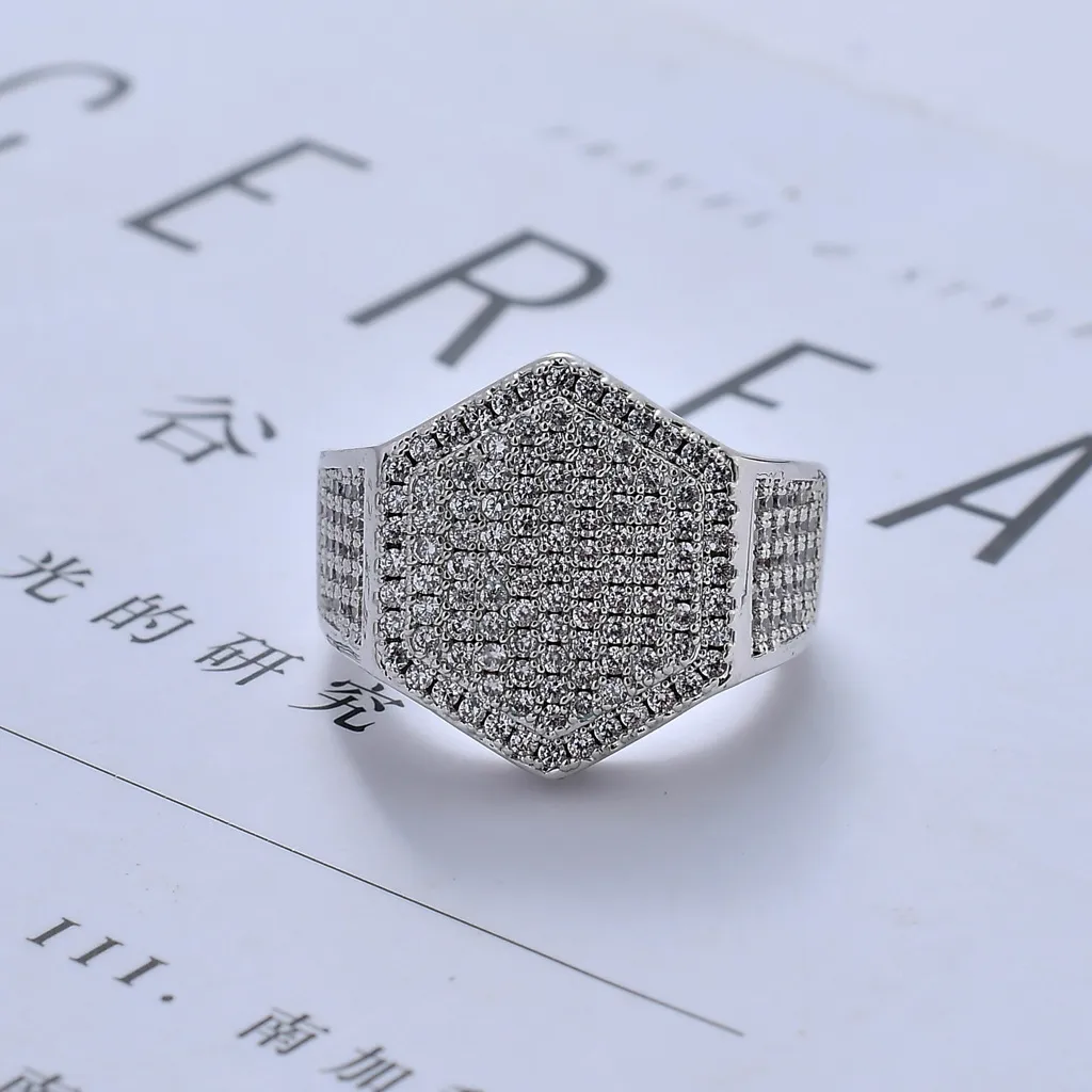 Hip Hop Rock Rings for Men Fashion Jewelry 2 Färger Iced Out Bling Geometric Micro Pave Zircon Iced Out Gold Silver Ring