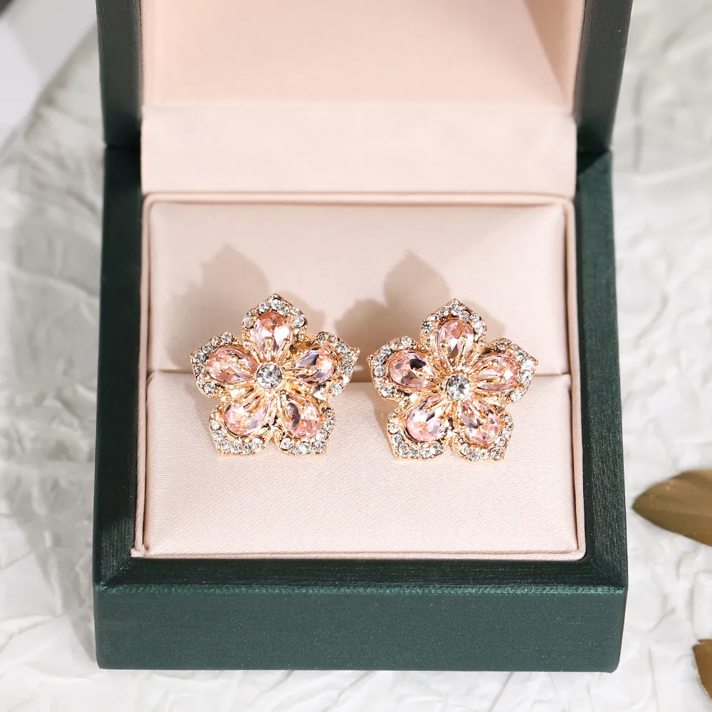 Huitan Romantic Bridal Wedding Flower Stud Earrings 2 Färger tillgängliga Delikat partitillbehör Fina presentuttalande smycken455242477898