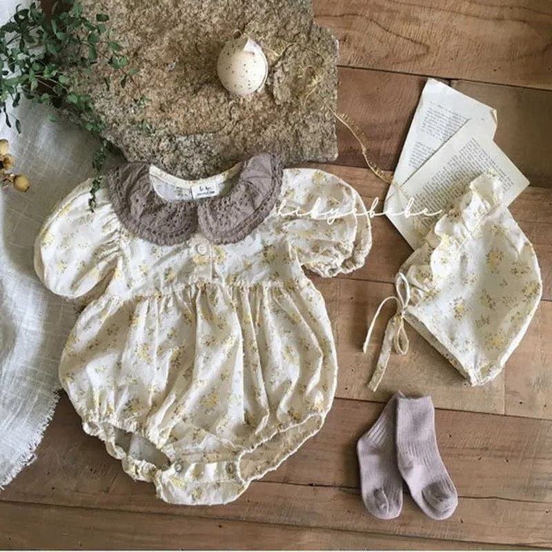 Koreansk stil sommar baby flicka bodysuit Peter pan krage blommig jumpsuit med keps född kläder söt e803 210610