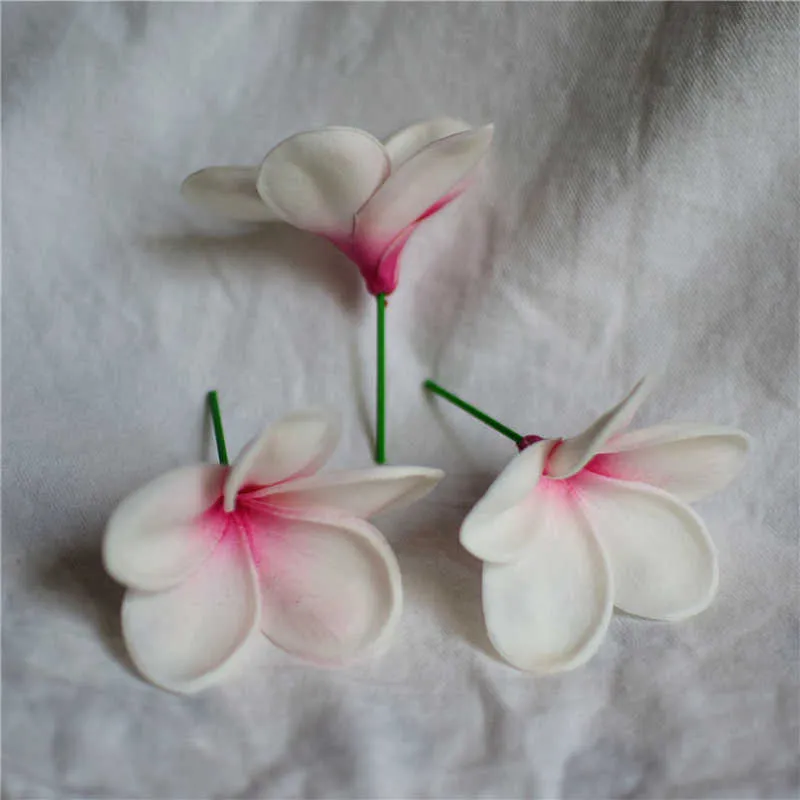 20 Plumeria Cake Toppers Real Touch Flower Blooms Décorations de mariage Bouquets Centres de table Fleurs artificielles 210706