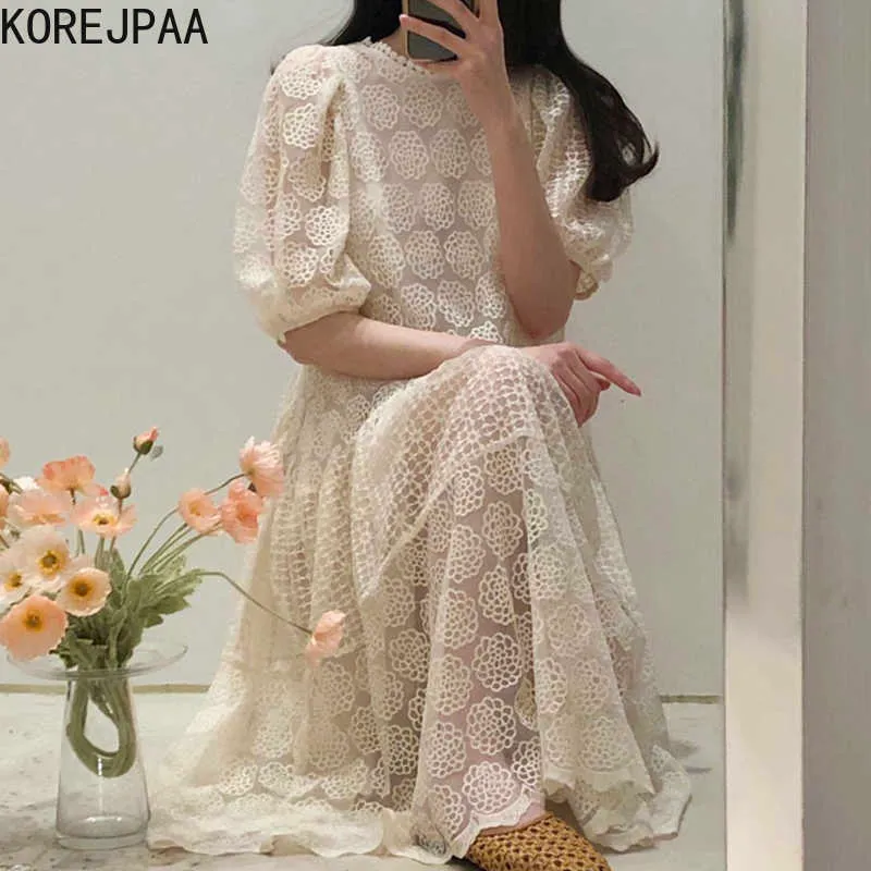 Korejpaa Femmes Robe Corée Mode Chic Doux Tempérament O-cou Lâche Dentelle Crochet Bulle Manches Grand Pendule Longue Robe 210526