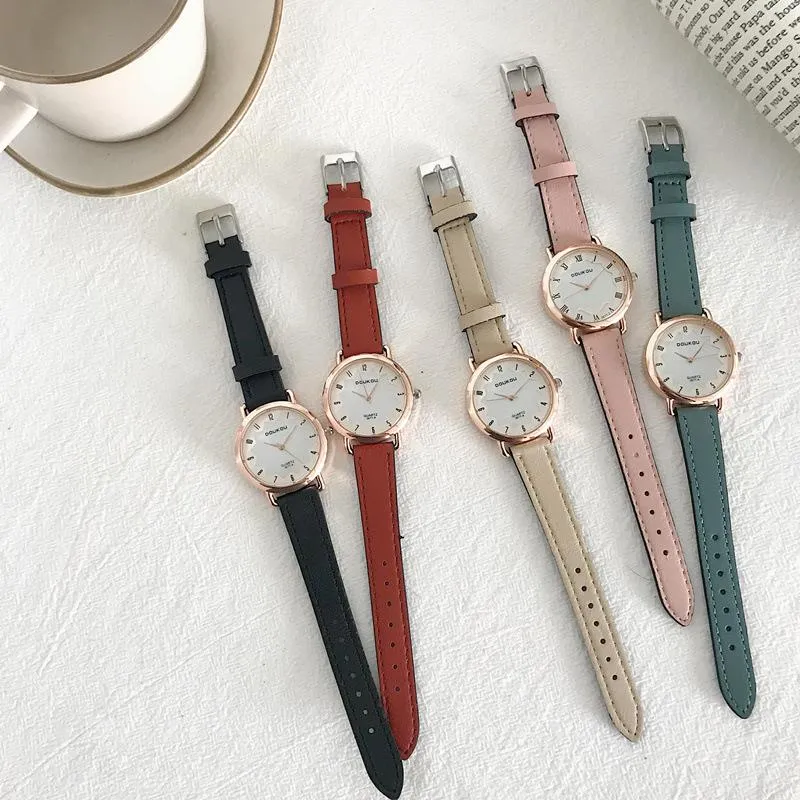 Relógios de pulso Qualidades Mulheres Moda Luxo Relógios Azul Vintage Couro Senhoras Número Requintado Dial Simples Feminino Quartz Clock2702