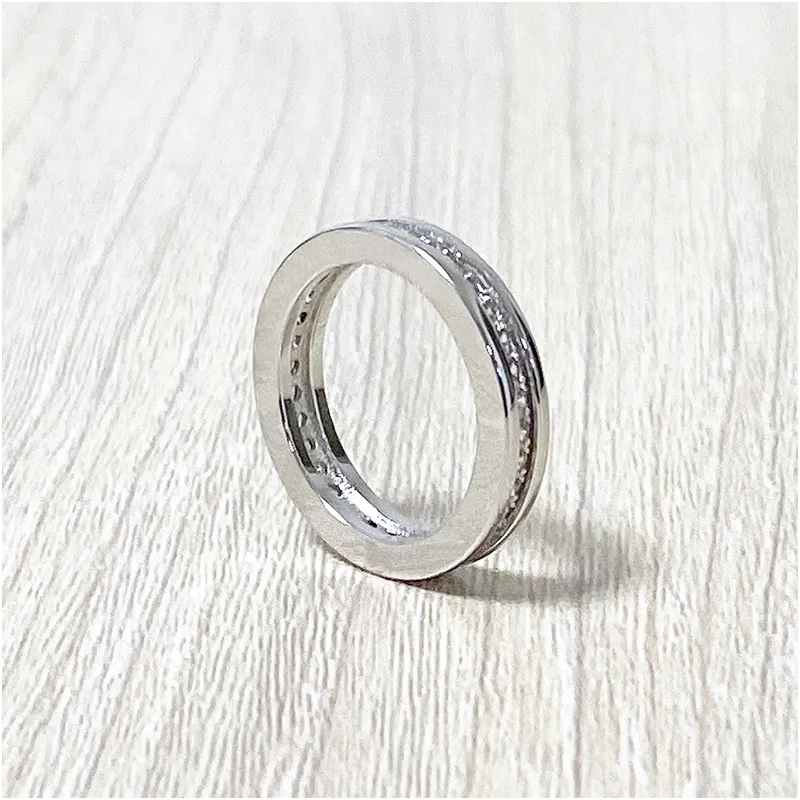Profesjonalna diomonique symulowana diamentowa pierścienie 18k białe złoto Płytna oprawa ślubna Rozmiar 6 7 8 Love Forever Ring Akcesoria z J247J