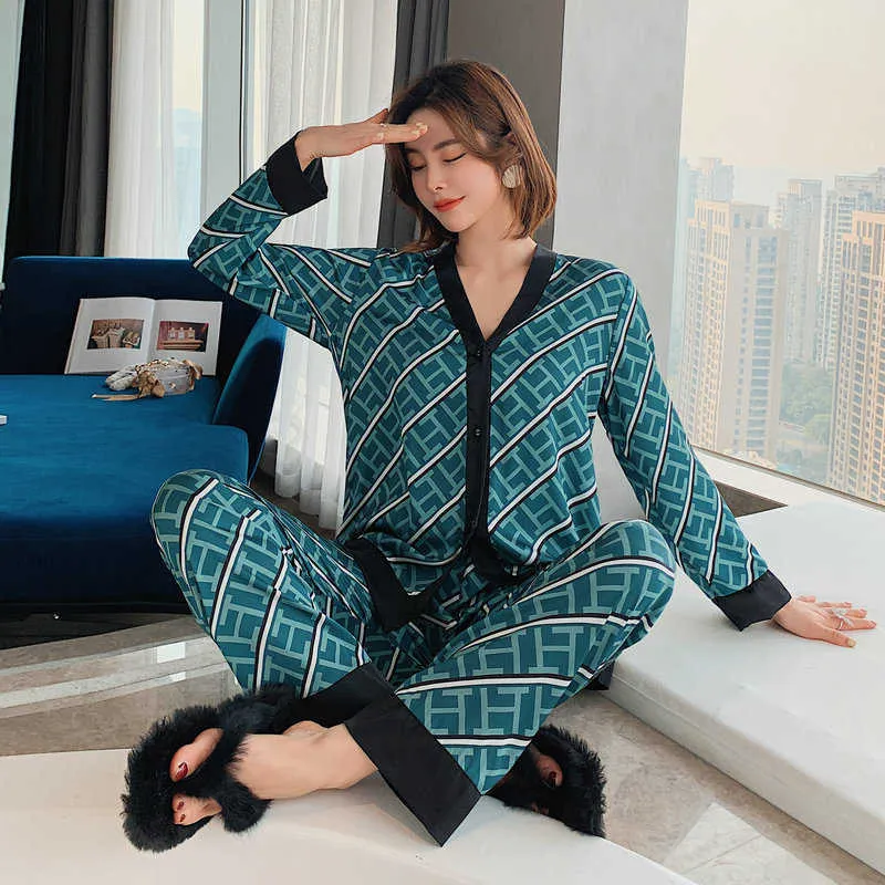 Ensemble de pyjamas pour femmes V Neck Design Luxury Cross Letter Print Sleepwear Silk Like Home Clothes Grande taille Nightwear Pyjamas Drop s 210831