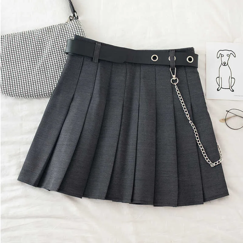 Jupe plissée noire avec chaîne-ceinture Punk Rock Girl Cheerleading Belted Mini Alt Women e-girl Outfit 210629