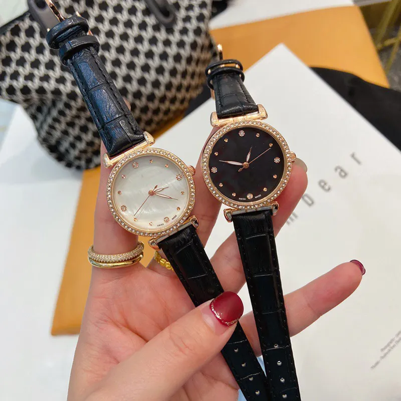 Il marchio di moda guarda l'orologio da polso con cinturino in pelle in stile abbastanza cristallo da donna CHA48247i