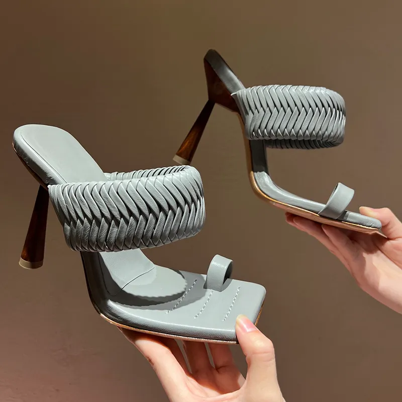 Slippers modekwaliteit dames slippers lederen gevlochten oppervlakte hakken sandalen spoel houten graan verf hak grote schoenen ons maat 4-10 designer vrouwen