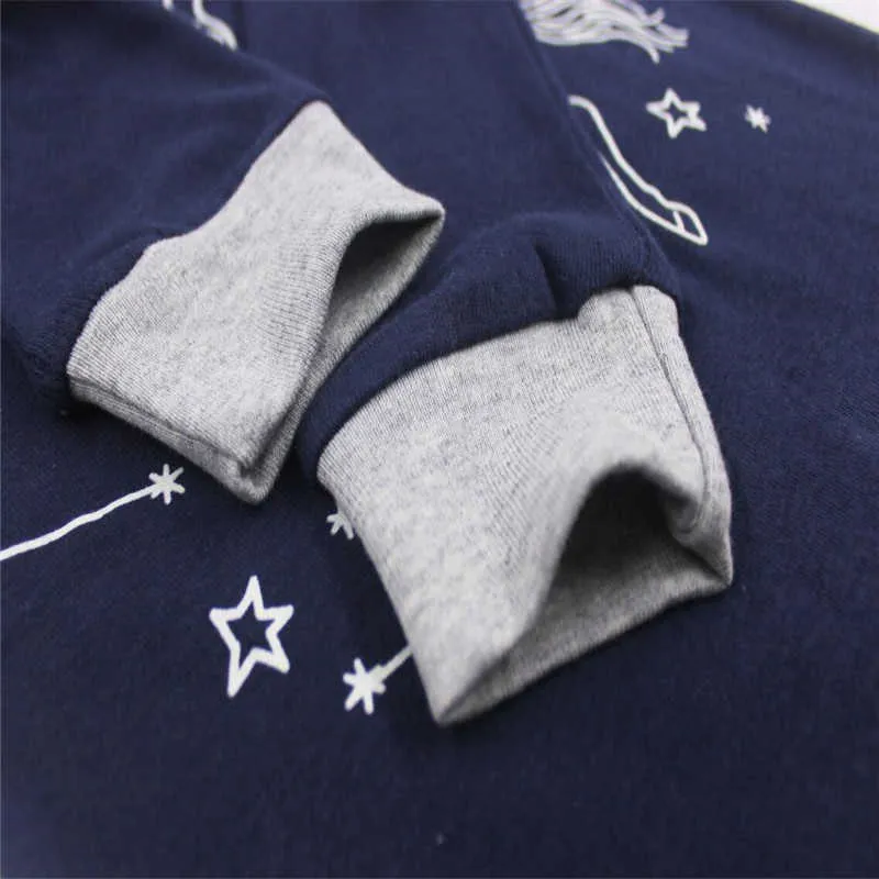 Lange Sleevee Unicorn Print Luminous Girls Pyjama Aankomst Kids Home Wear Baby Nachtkleding Sets Top en Bottom 210529