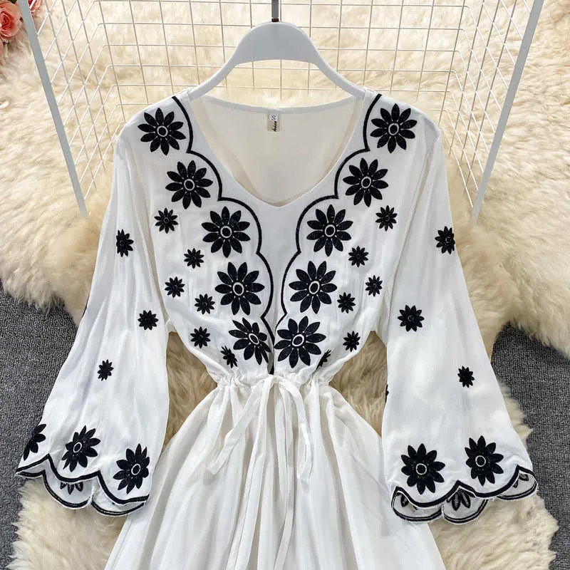 Vintage Black/White Embroidered Dress Women Sexy V-Neck Flare Long Sleeve High Waist Vestidos Elegant A-Line Robe Female 2021 Y0603