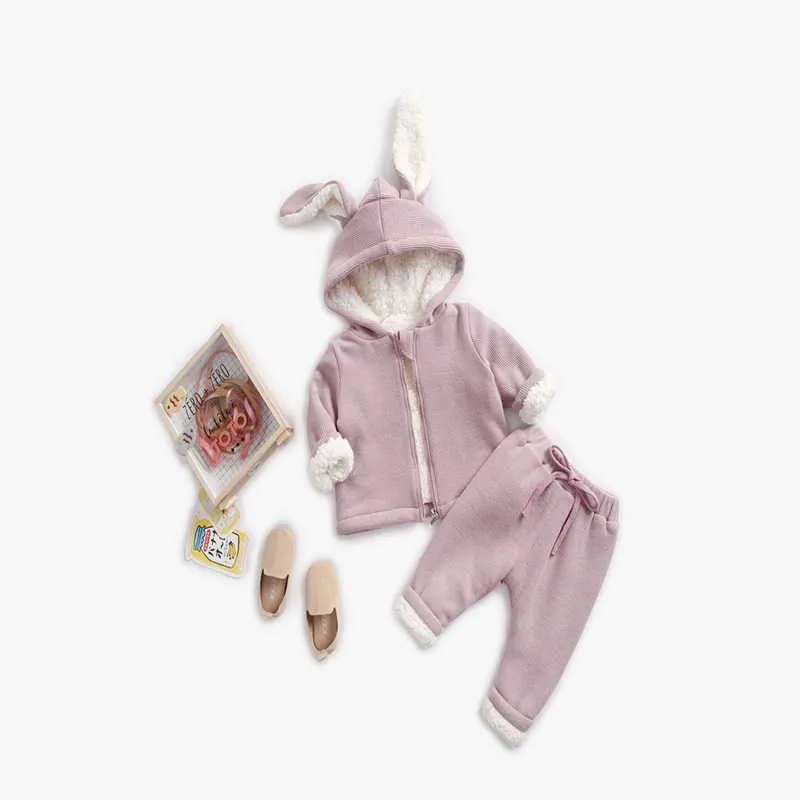 春の赤ちゃんパジャマの堅い長袖のウサギの耳厚いコート2個セット素敵な暖かい女の子男の子服E8108 210610