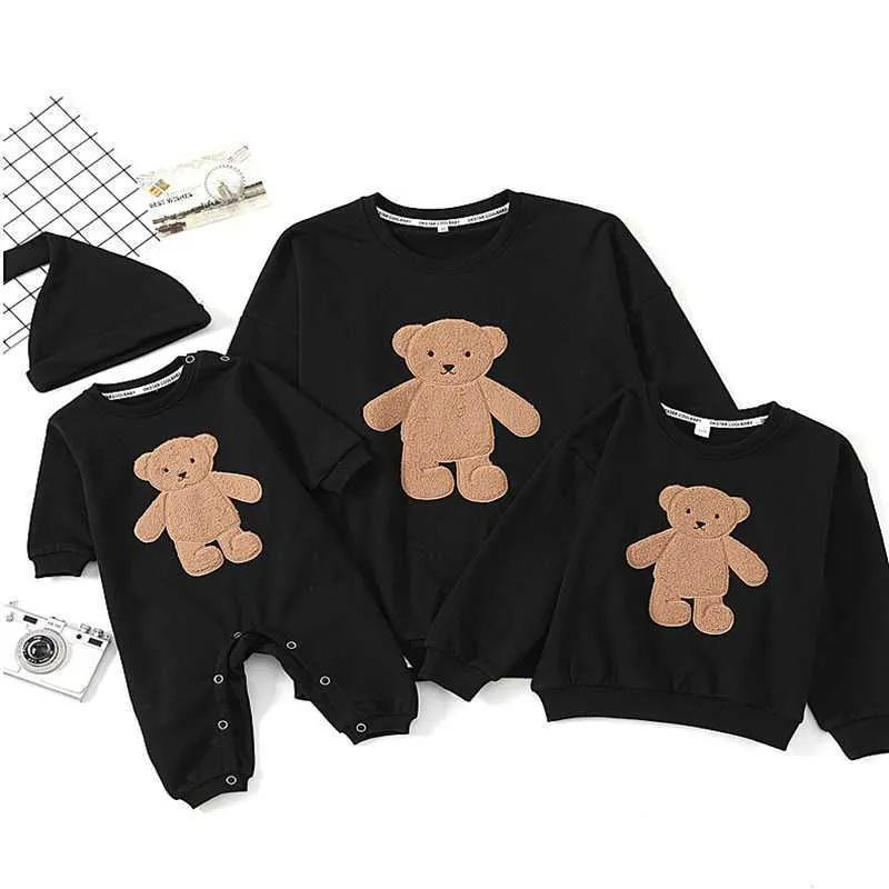 Primavera e suéter de outono família combinando roupas bordados cartoon urso pai e filho mãe e filha camisa de mangas compridas 211025