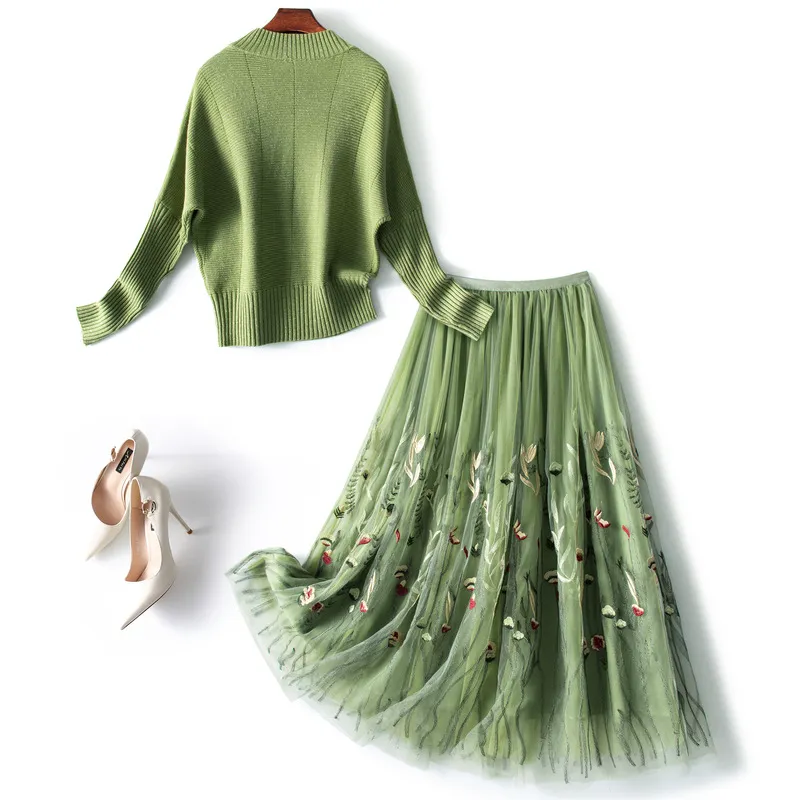 2023年秋の冬の長袖丸い首の緑色のソリッドカラー編みセーターチュールフローラル刺繍ロングスカート2ピーススーツ2214o
