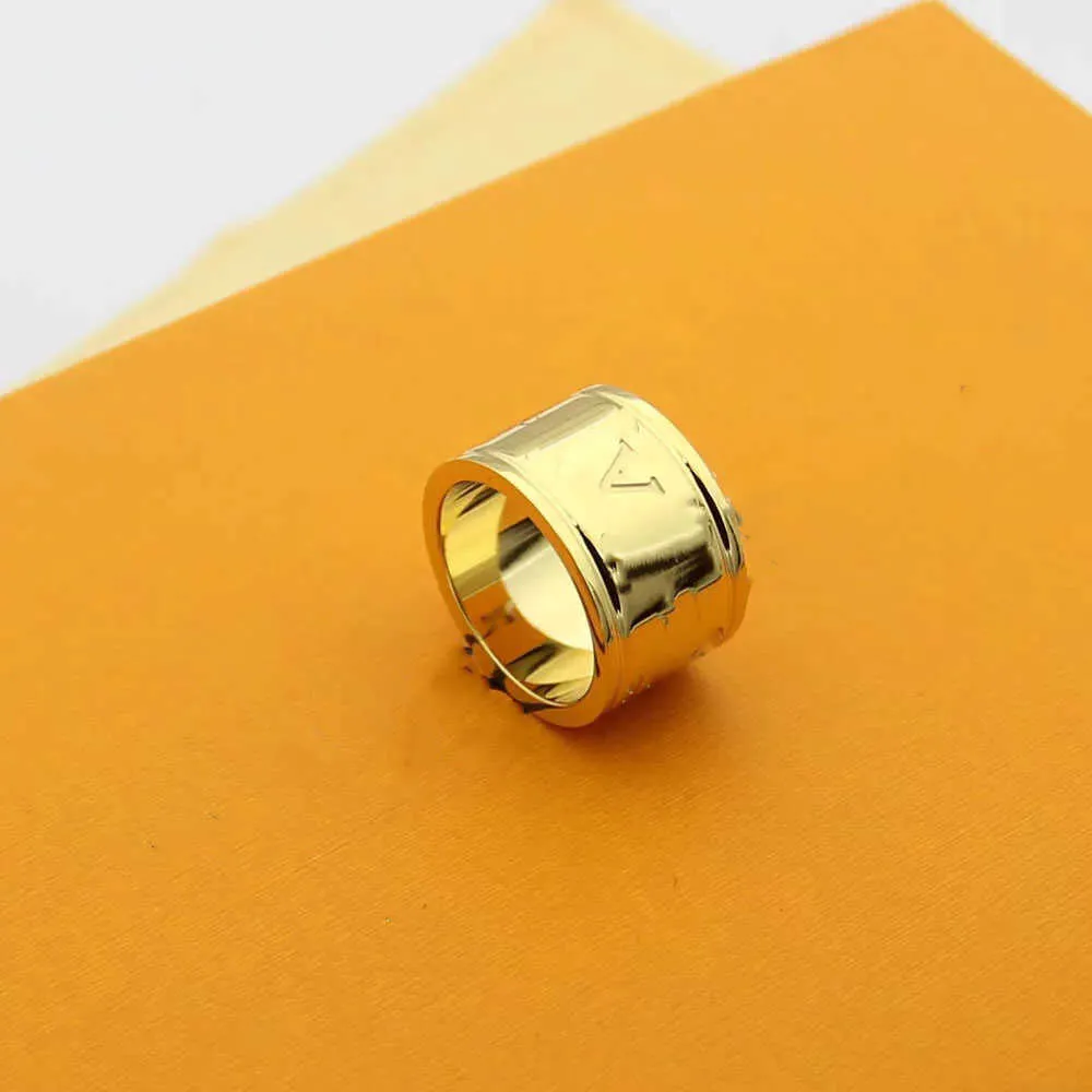 Ontwerpers Titanium Stalen Ringen Mode Vrouwen Bloem Letter Ring Klassieke Hoge Kwaliteit Gegraveerde V Initialen Liefhebbers Jewely Maat 6-9334k