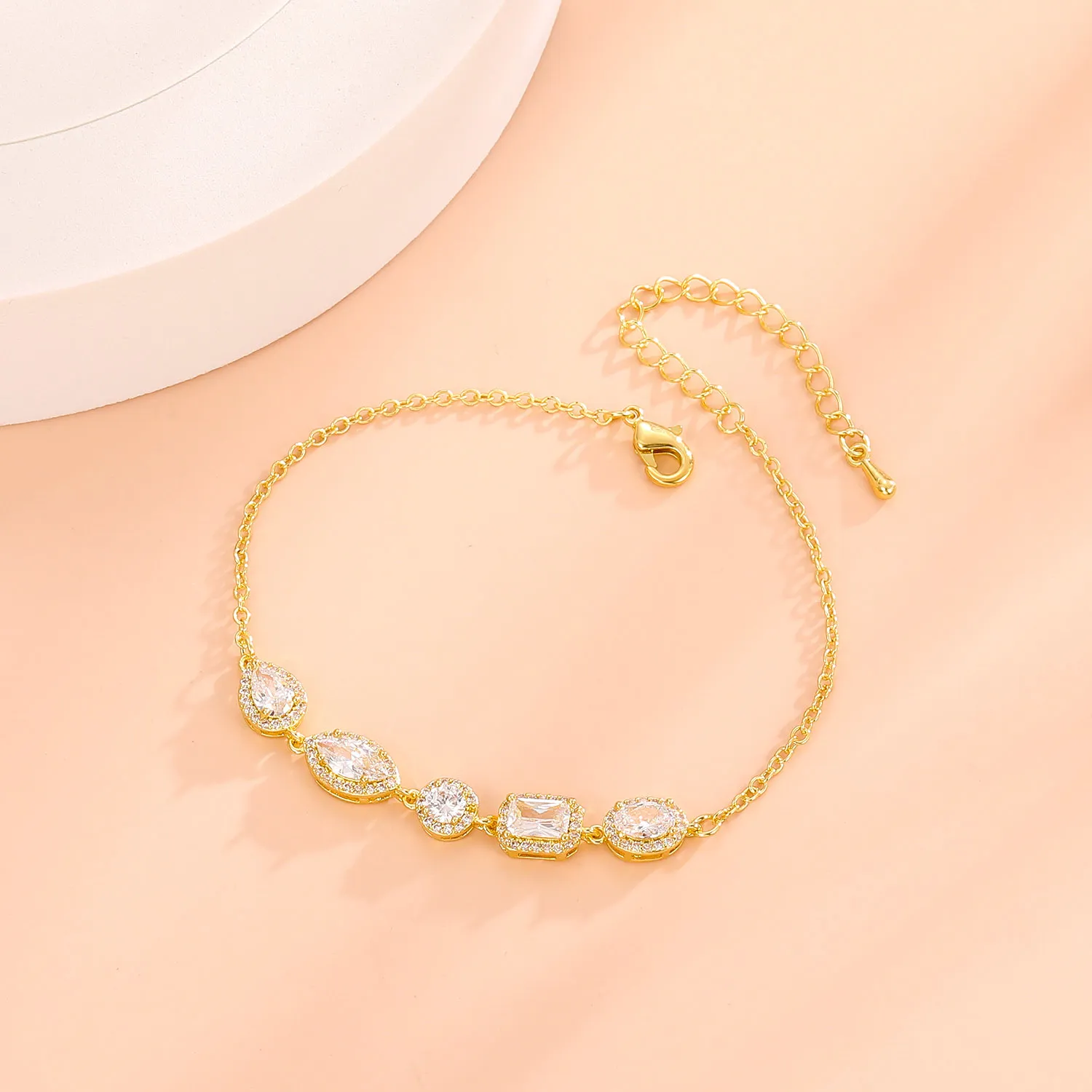 Goutte d'eau cubique zircone cristal femmes bracelet Simple et élégant femme accessoires cadeau mariage bijoux 2021 à la mode