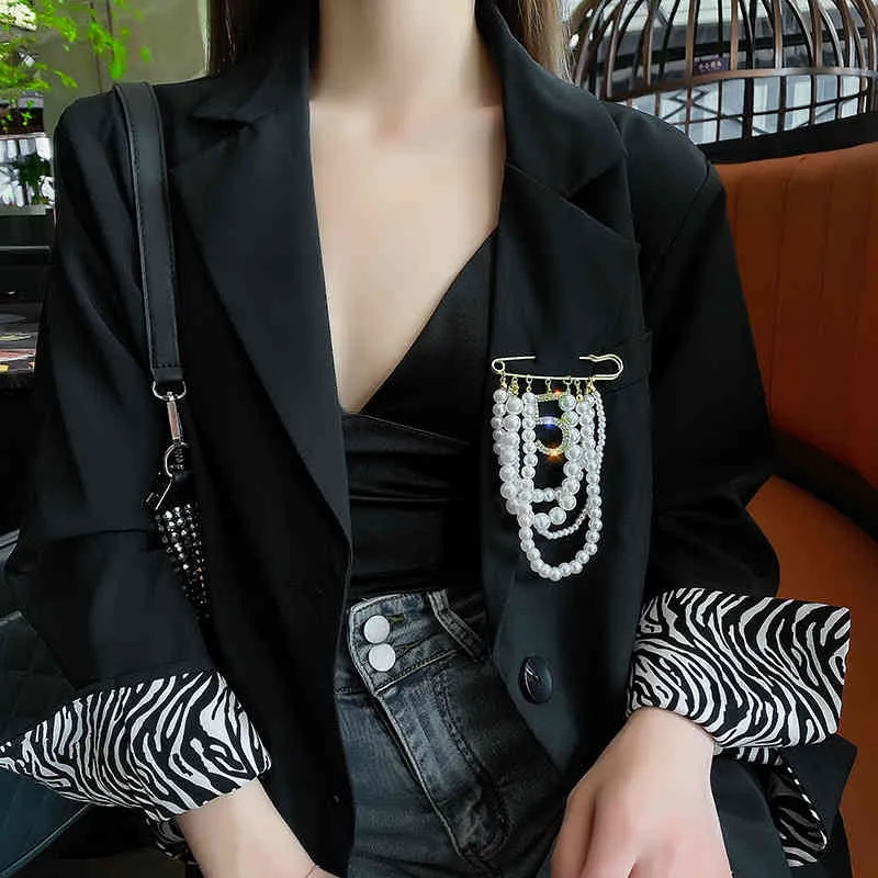 Moda di lusso Perla Numero 5 Spille Abbigliamento donna Design del marchio Spilla in lega classica Regalo accessori amiche Gioielli vintage