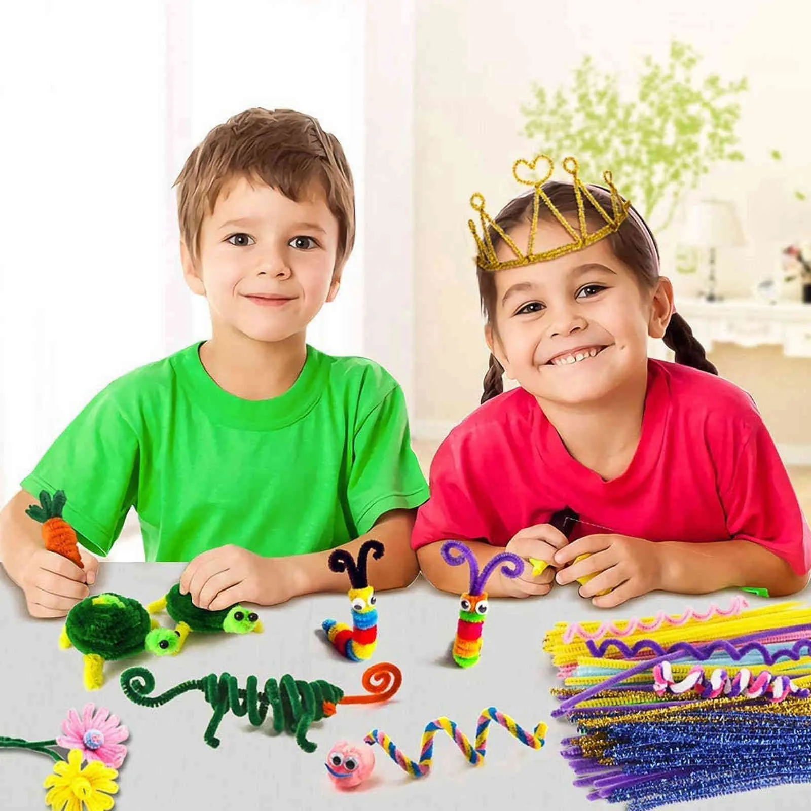 Le kit de fournitures d'artisanat d'arts de bricolage pour enfants comprend des papiers de feutre de couleur pour les yeux