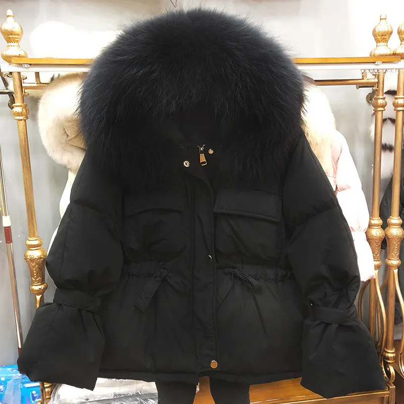 大きな天然のアライグマの毛皮の冬のジャケットの女性90％ホワイトアヒルダウンコート厚い暖かいサッシネーション短いパーカースノーコート210423