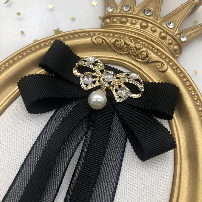 Handmad Tyg Pearl Bow Brosch Crystal Bowknot Lapel Pin Tröja Tie Cravat Collar Decoration Smycken för Kvinnor Tillbehör