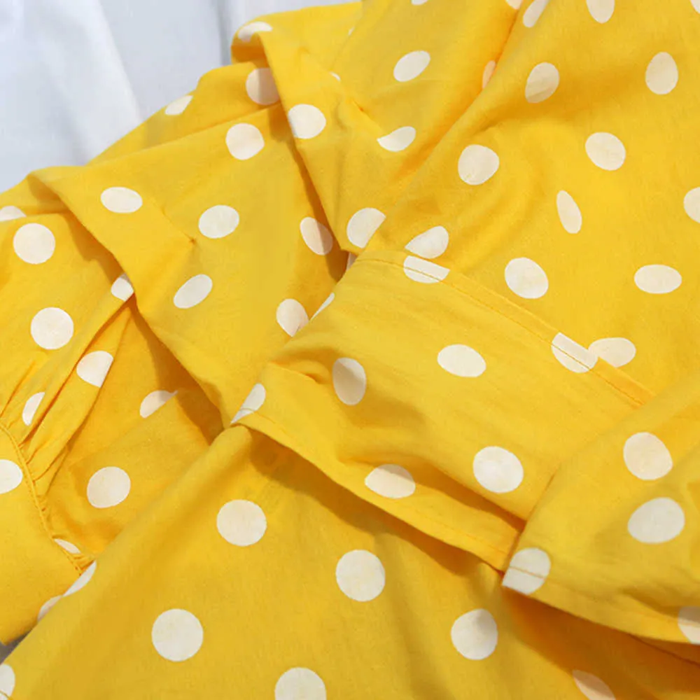 Diseño de talla grande Algodón amarillo Blusa de lunares blancos Tops retro Verano 3/4 Manga de soplo Mariposa S XL 3XL Cuello en V 210527