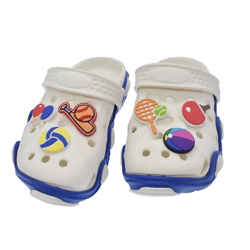 100 unids/lote bolas fútbol accesorios de colgantes para zapatos decoraciones baloncesto dibujos animados PVC Croc jibitz hebilla niños fiesta regalo