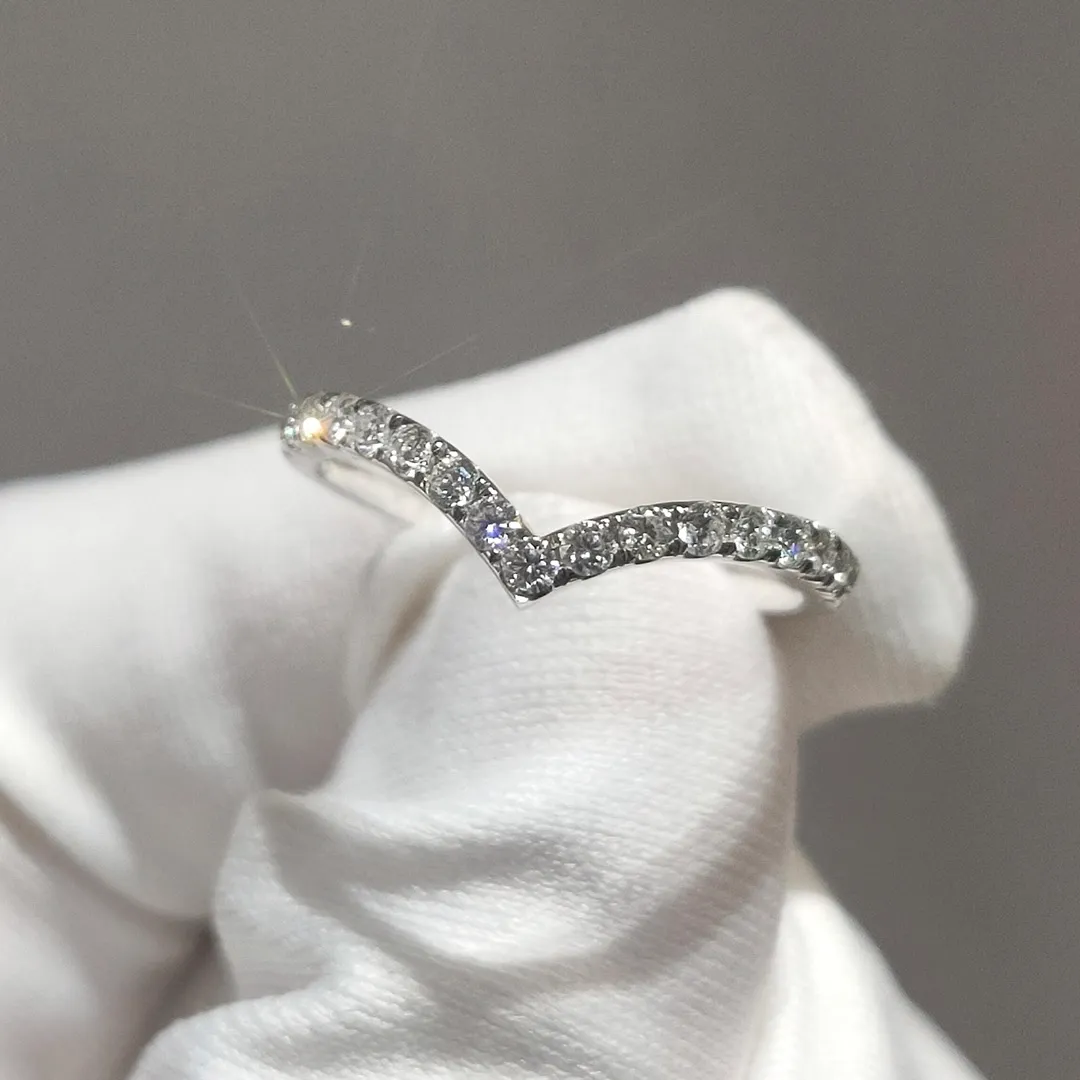 Plata 925 Original brillante 0,15 quilates diamante prueba pasado D Color Moissanite forma de V anillo para niñas joyería de cóctel de piedras preciosas