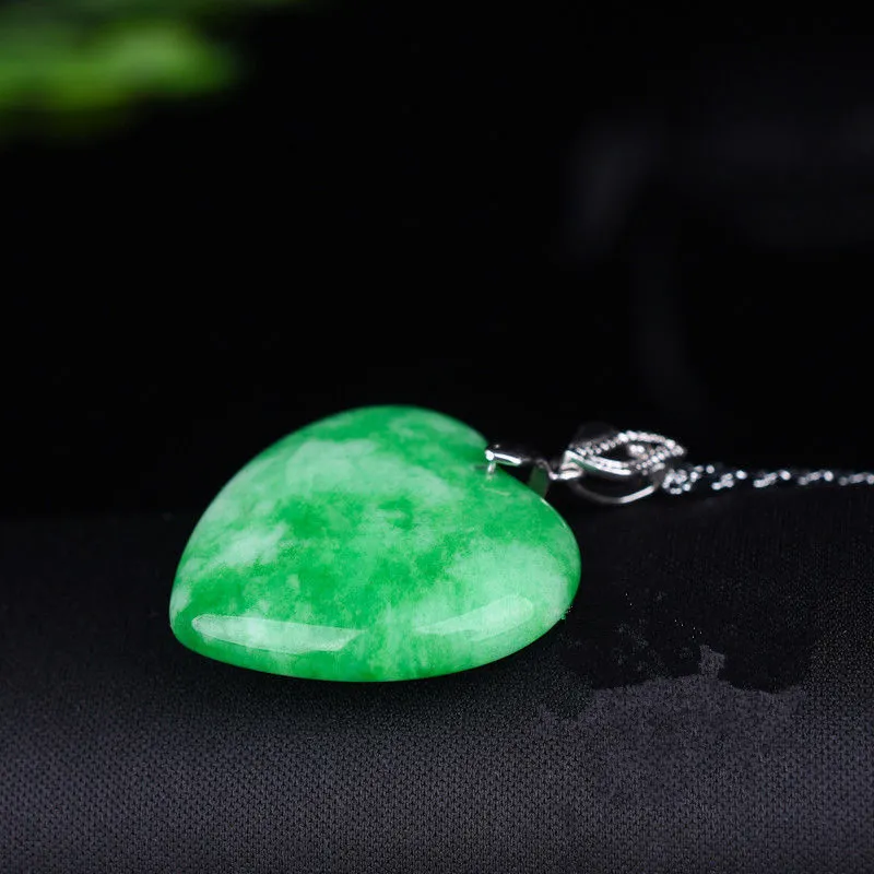 Ciondolo a forma di cuore di giada verde naturale intagliato Collana di amore cinese Fascino di giadeite Gioielli Moda Uomo fortunato Donna Amuleto Regali274F