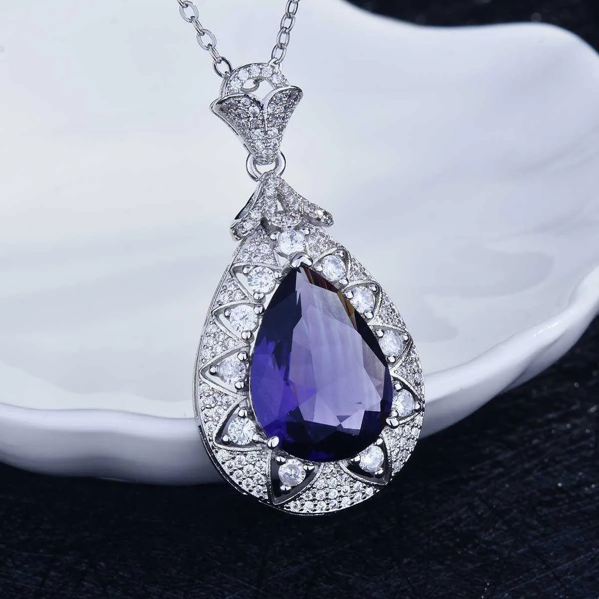 Nuovo argento 925 goccia collana a forma di pera gruppo intarsiato diamanti pieni di lusso ciondolo viola le donne gioielli squisiti intero7766458